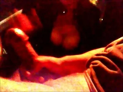 سرآشپزی با کت سفید که بیدمشک فيلم سوبر ايرانى آبدار و صورتی زن جوان برنزه را پر می کند
