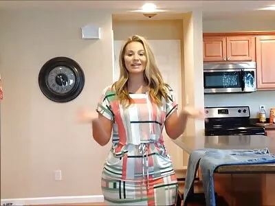 Busty فيلم كص MILF دوست پسر و SQUIRTS را آویزان می کند